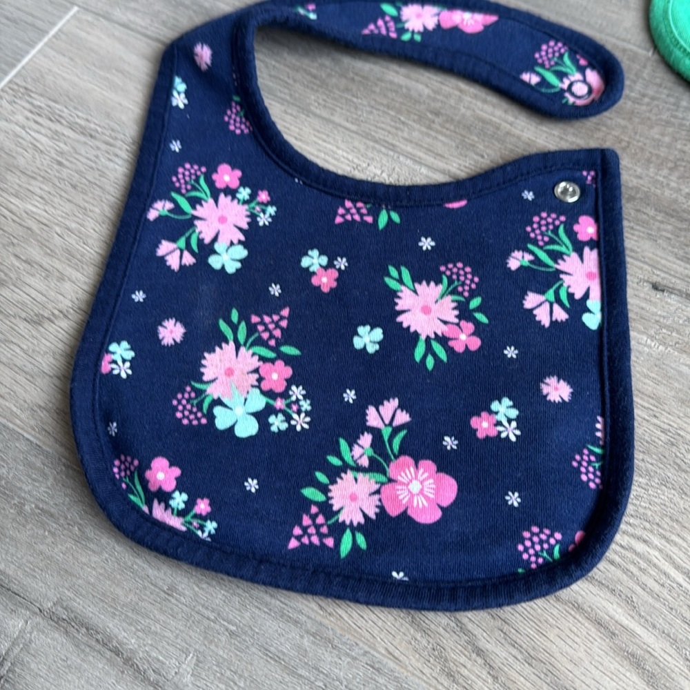 🛍️5for$15🛍️Carter’s bibs - Picture 4 of 6